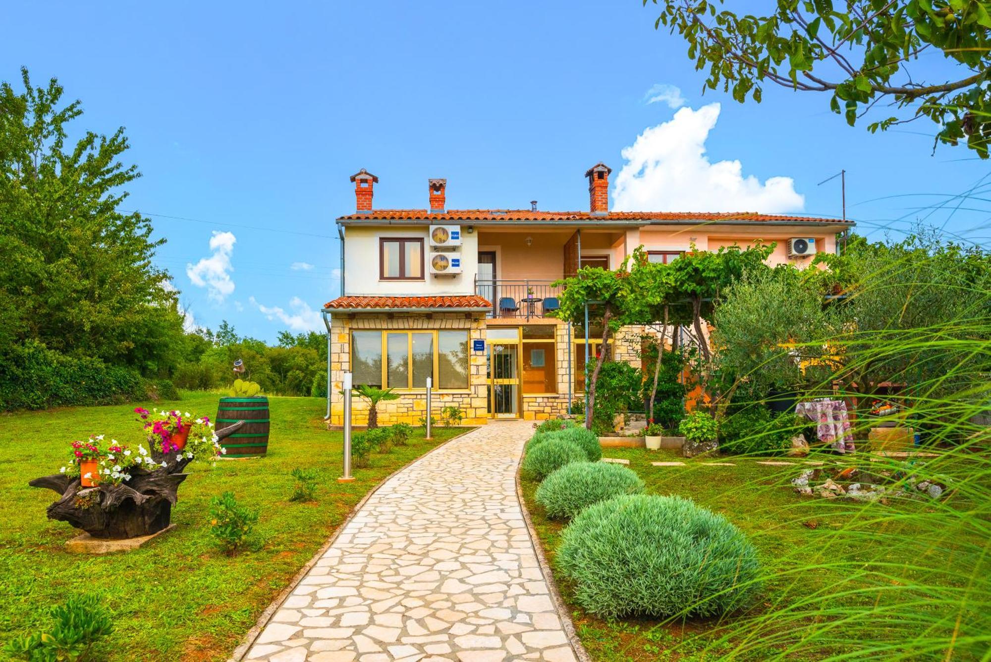Holiday Apartment Ariella Krizanici Экстерьер фото